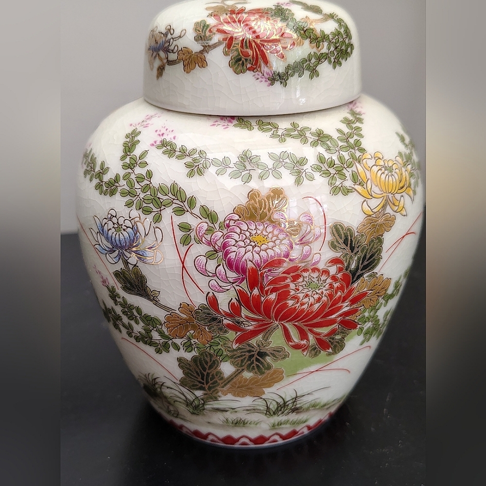 Vintage Japanese Porcelain Ginger Jar w Lid  Shibata Toki | Chrysanthemum Kiku 菊